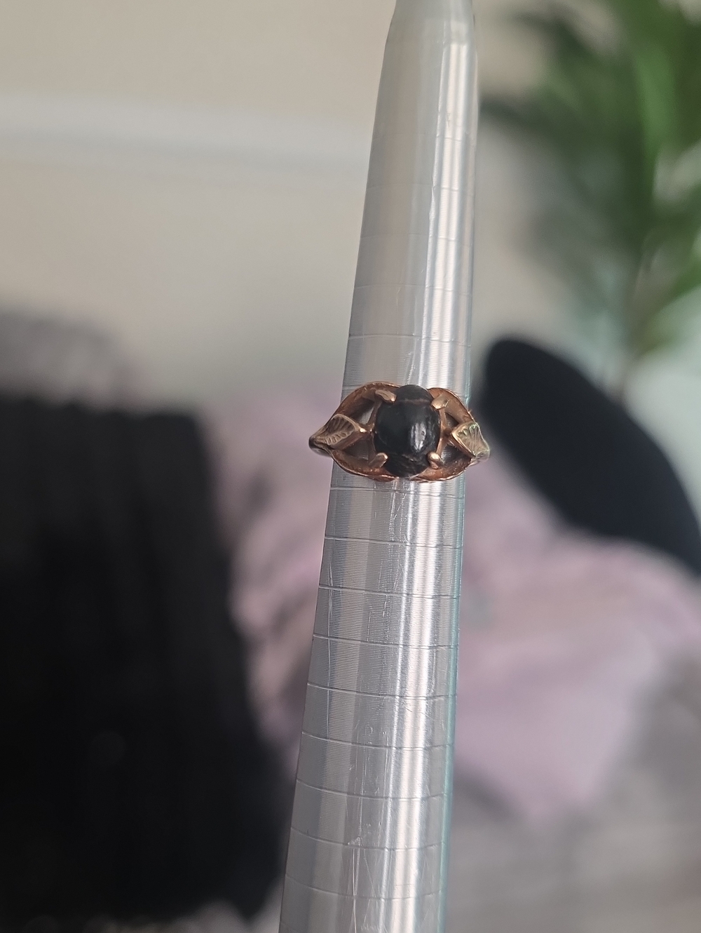 Vintage10kt Gold Ring with Black Stone